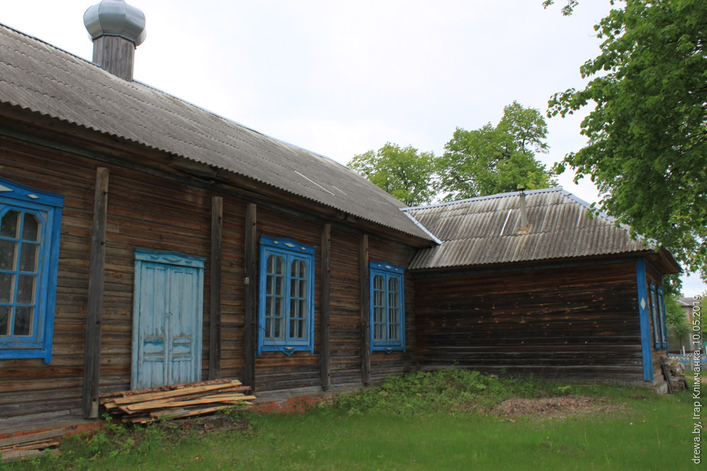 Скрыгалаў, Былая школа на цвінтары.